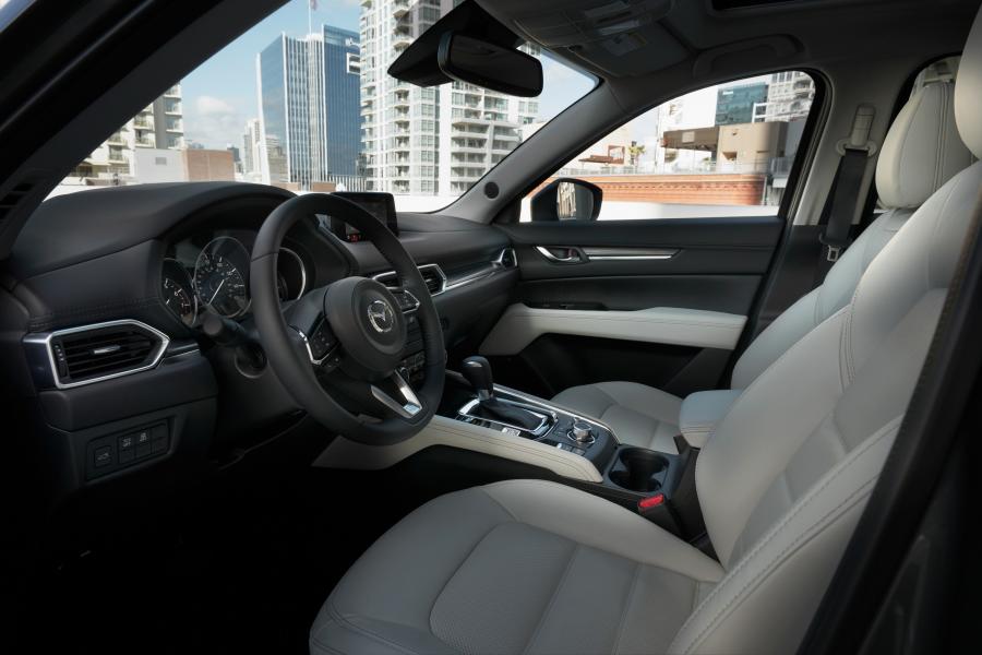 Интерьер Mazda CX-5 2017 года  (NA) (фото 23 из 59)
